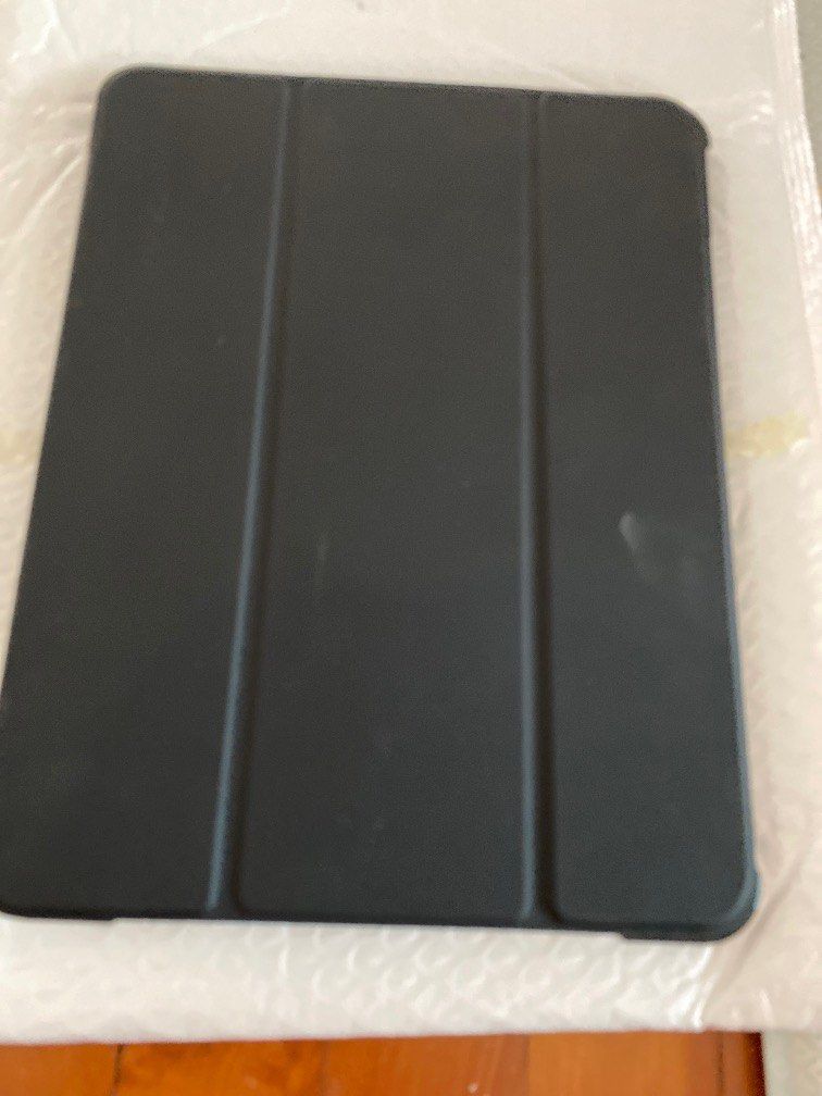 Ipad casing (Category: Cases & Sleeves) located in Singapore. Submitted by yeoyh (Listing ID 1203540938, Image 1). Description: .