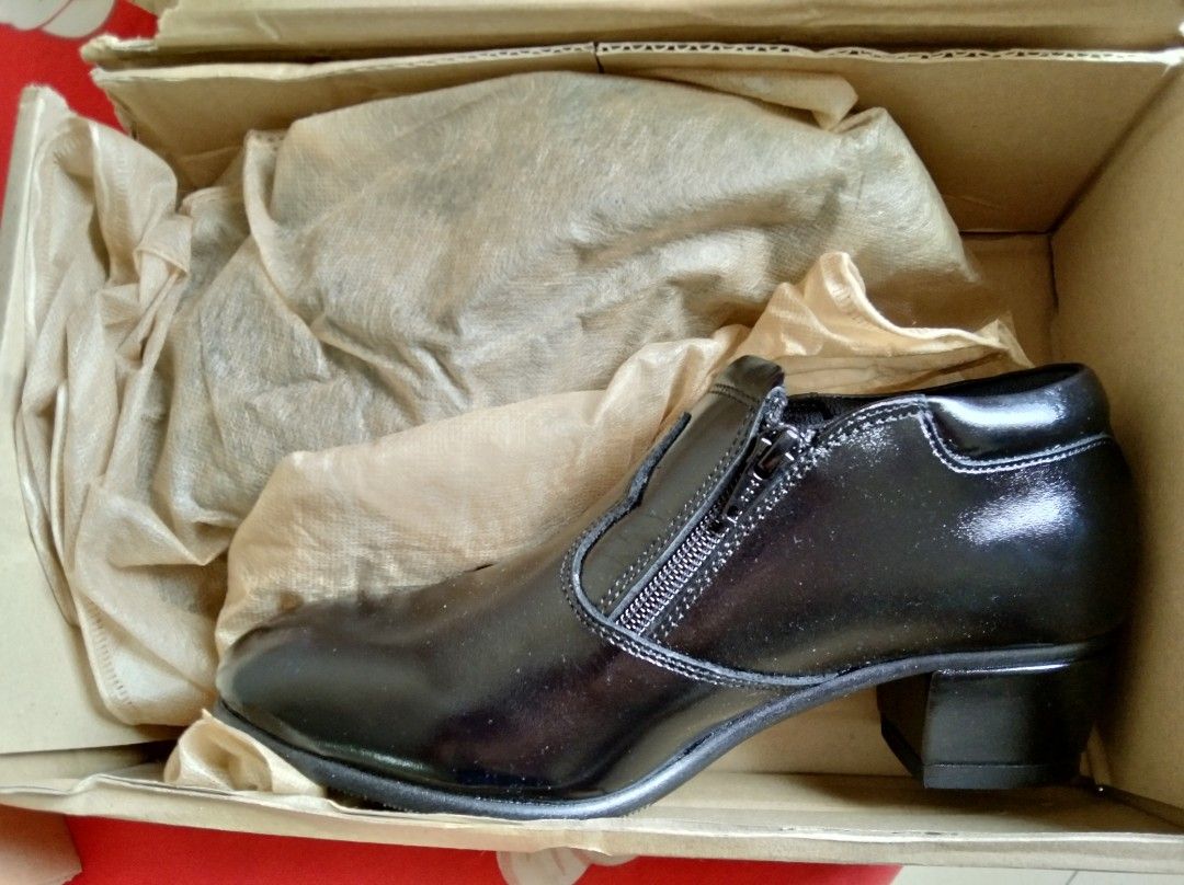 Era clearance johnson shoes