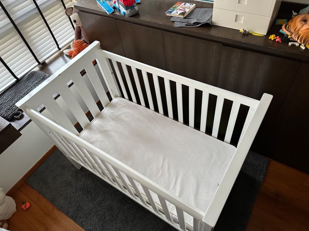 King Parrot cot kids bed with dropping side Babies Kids Baby