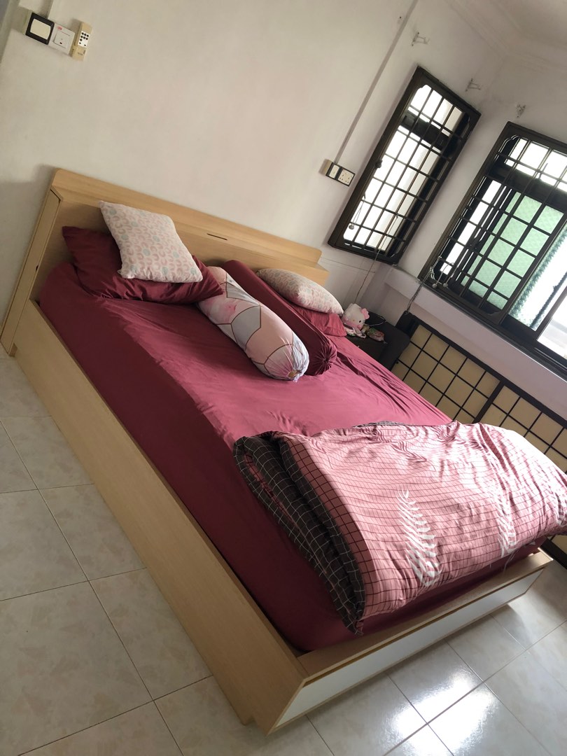 King size storage bed with drawer, Furniture & Home Living, Furniture