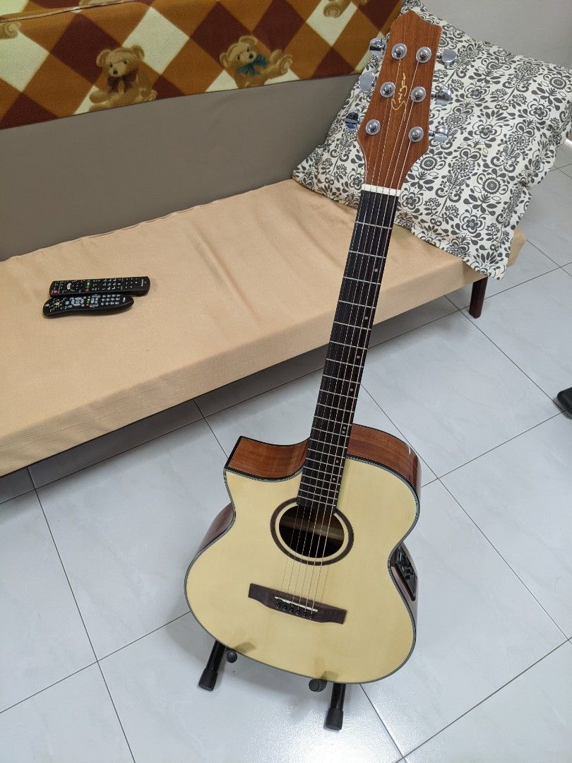 Smiger left handed guitar with accessories, Hobbies & Toys, Music