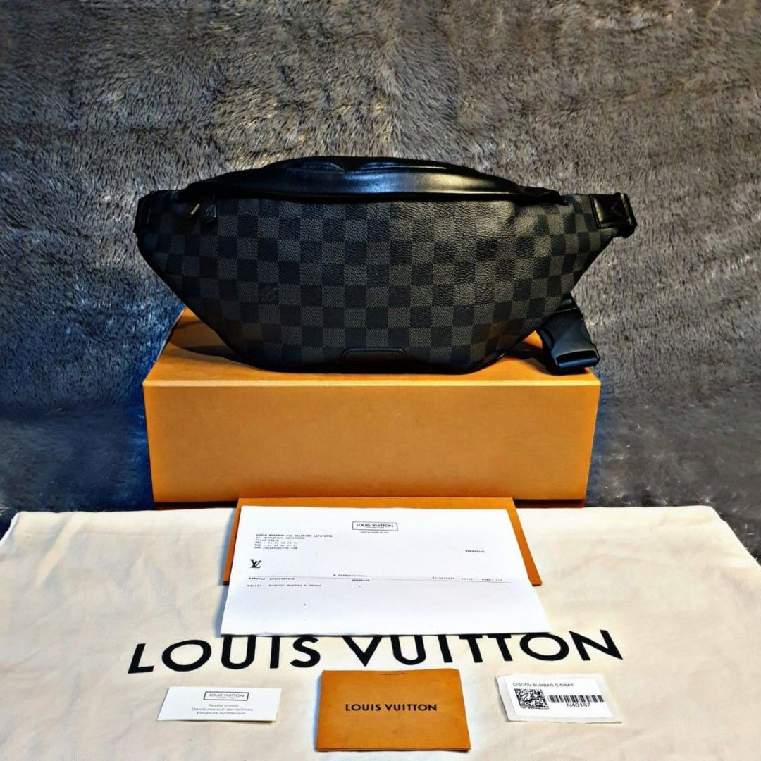 Louis Vuitton Discovery Bumbag Damier Graphite, Barang Mewah, Tas & Dompet  di Carousell