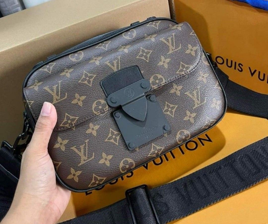 S LOCK MESSENGER, Luxury, Bags & Wallets on Carousell