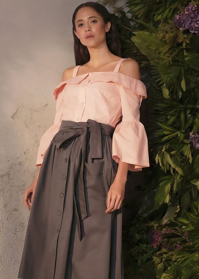 SALE ! PLAINS&PRINTS large top (Category: Blouses) located in Marikina City. Submitted by prelovedthings0222 (Listing ID 1203692419, Image 1). Description: Brandnew original Plain&prints mark BVM GARNER designer collab Pink cold shoulder Large No issue 1,898 store price Bust up to 38 Lenght : 25 inches All posted items are available AUTO SEEN PO SA TATAWAD Nag less na ako 50% first to pay basis no reservation busy po this holiday no time mag inta