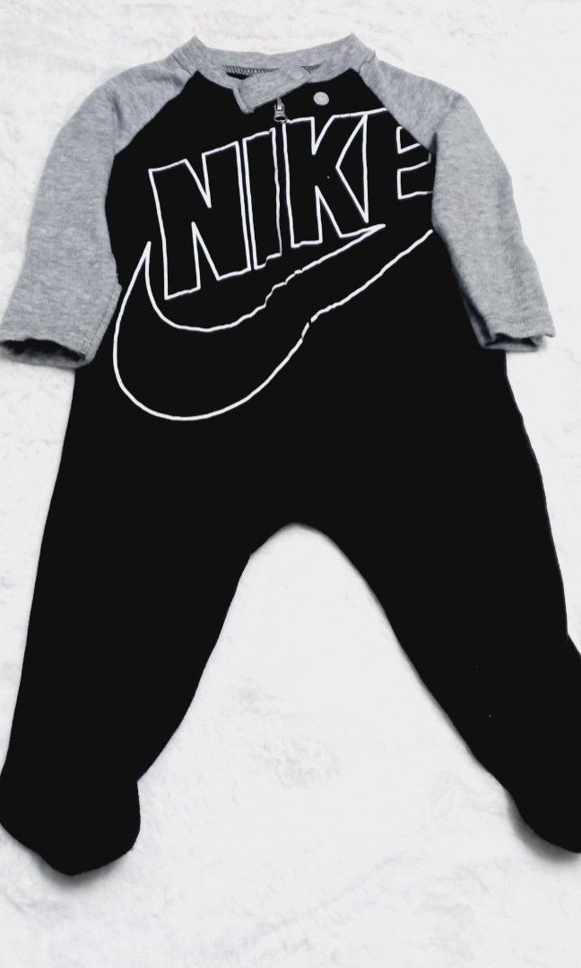 Nike baby discount sleepsuit