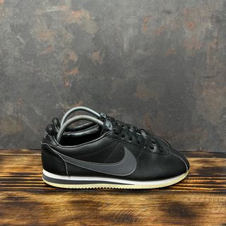 (Category: ) located in . Submitted by rowang_bundle.sneakers (Listing ID 1203737759, Image 1). Description: .