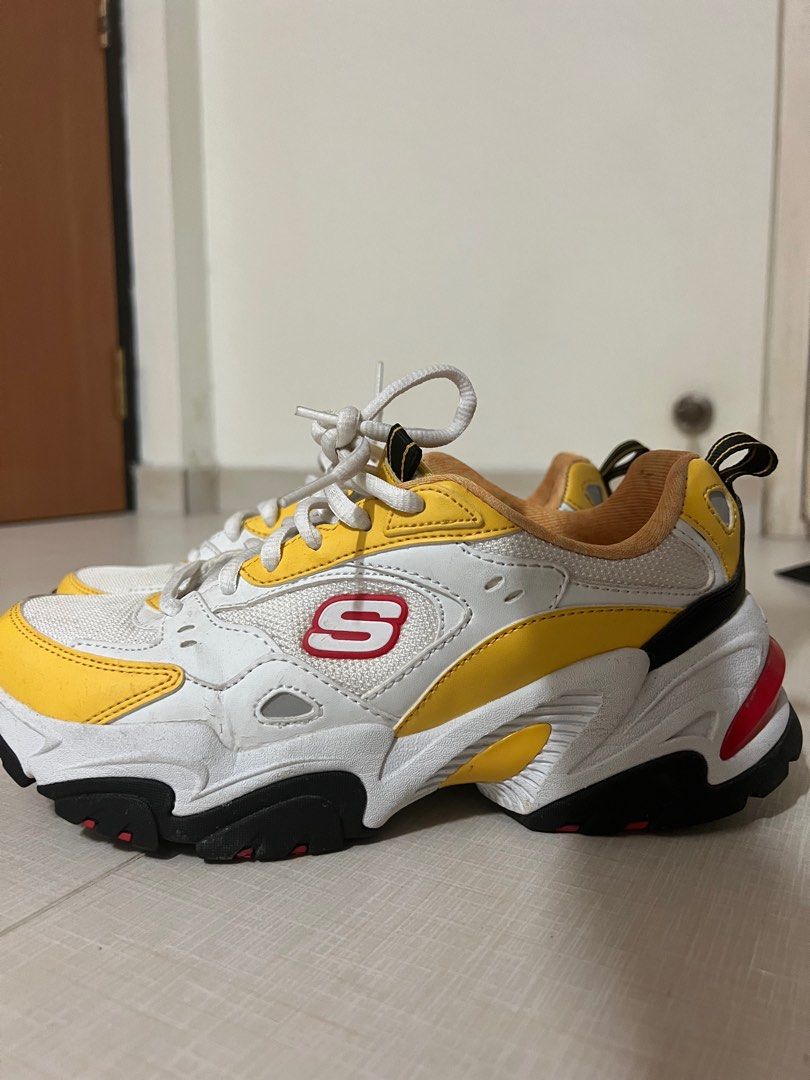One piece store skechers v2