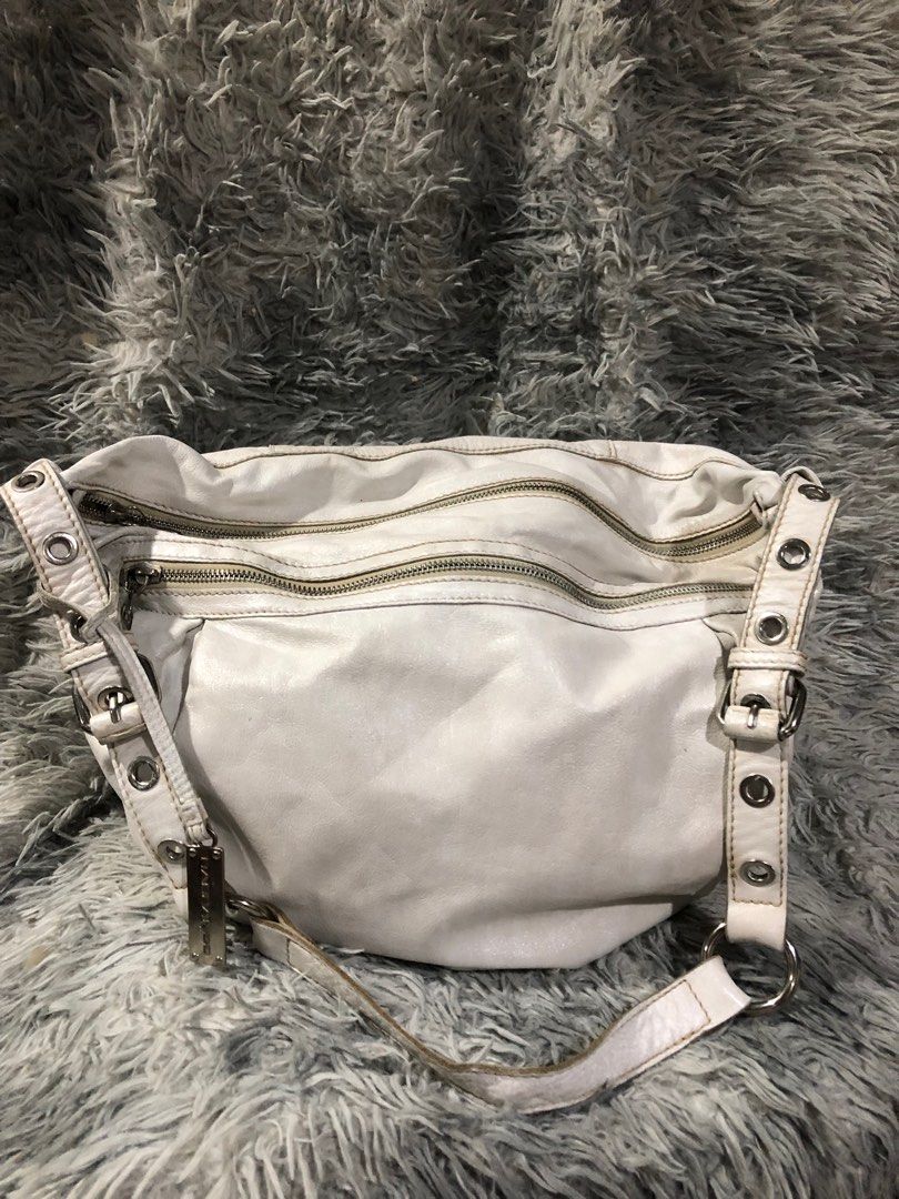 Original Rabeanco Hobo bag (Category: Luxury Bags & Wallets) located in Angono. Submitted by fhlor02 (Listing ID 1203733146, Image 1). Description: Original Rabeanco Hobo Bag, genuine leather material, with etiketa, dimen: 17”by12”by9.5”.