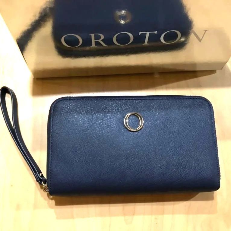 Oroton wristlet deals