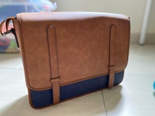 Pedro - Casual Messenger Bag - Valiram Group