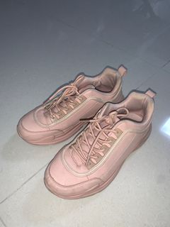 (Category: ) located in . Submitted by prettyradclothes (Listing ID 1203705998, Image 1). Description: .