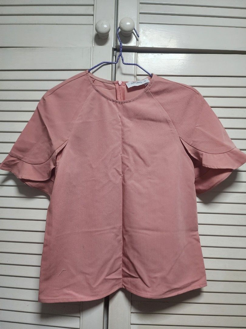 Pink Top (Category: Blouses) located in Singapore. Submitted by peiny_99 (Listing ID 1203620708, Image 1). Description: never use before. fast deal price can nego..