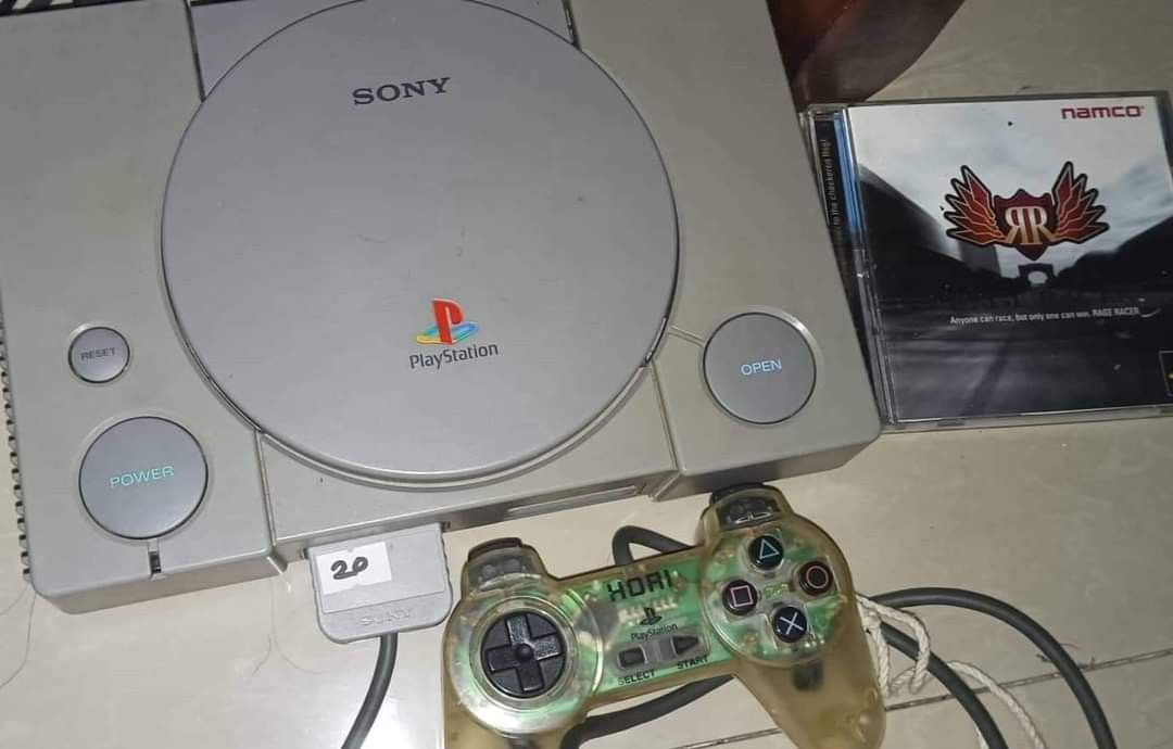 Ps1 RUSH SALE (Category: PlayStation) located in Manila. Submitted by angelzzzbratz (Listing ID 1203532139, Image 2). Description: PLEASE WAG NA PO TUMAWAD MABILISANG BENTA NA LANG PO AKO DITO PARA SA EMERGENCY MEDICAL EXPENSES NG MOM KO. PAKI TIGNAN NG MAIGI PO ANG MGA PICS -Can be used on 220v -Moded and can play different regions and burnt cd games Comes with -original rage racer and gran turismo 2 discs -burnt ps1 games -hori controller fully