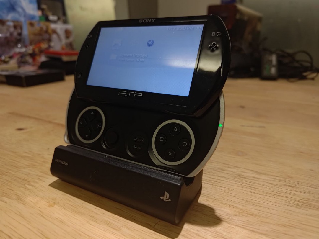 PSP GO WITH DOCK, Video Gaming, Video Game Consoles, PlayStation on