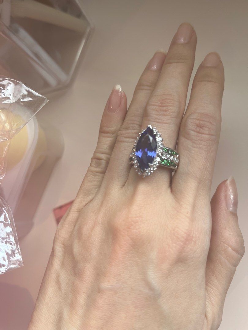 Marquise tanzanite ring top