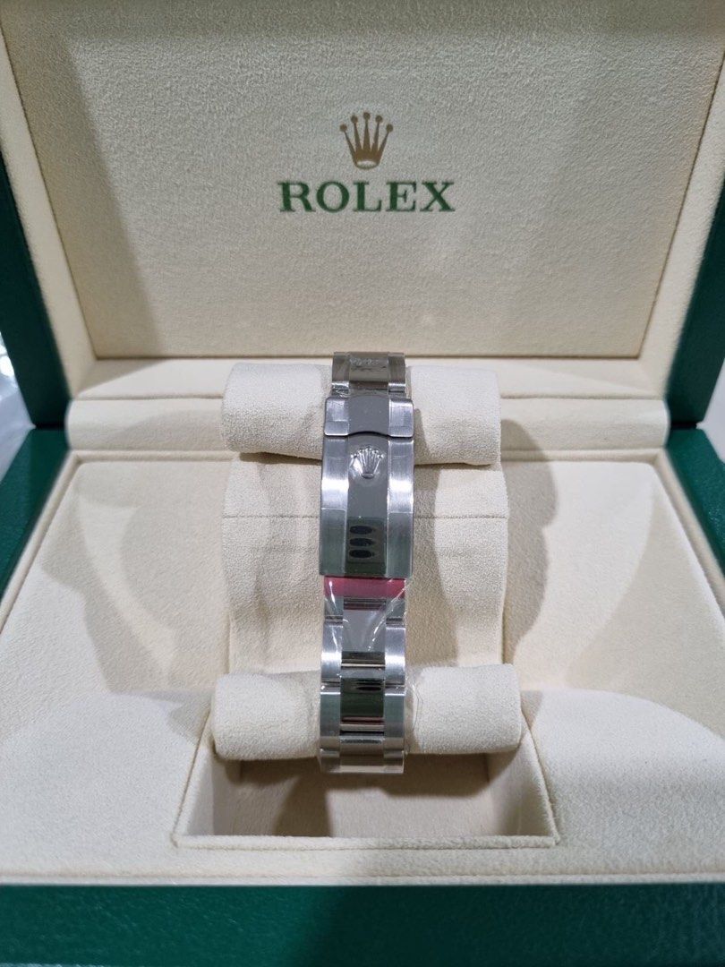 Rolex Datejust 31mm (Category: Luxury Watches) located in Manila. Submitted by fabfinds1111 (Listing ID 1203680748, Image 3). Description: Never used Guaranteed authentic - complete inclusions Bought from Washington .
