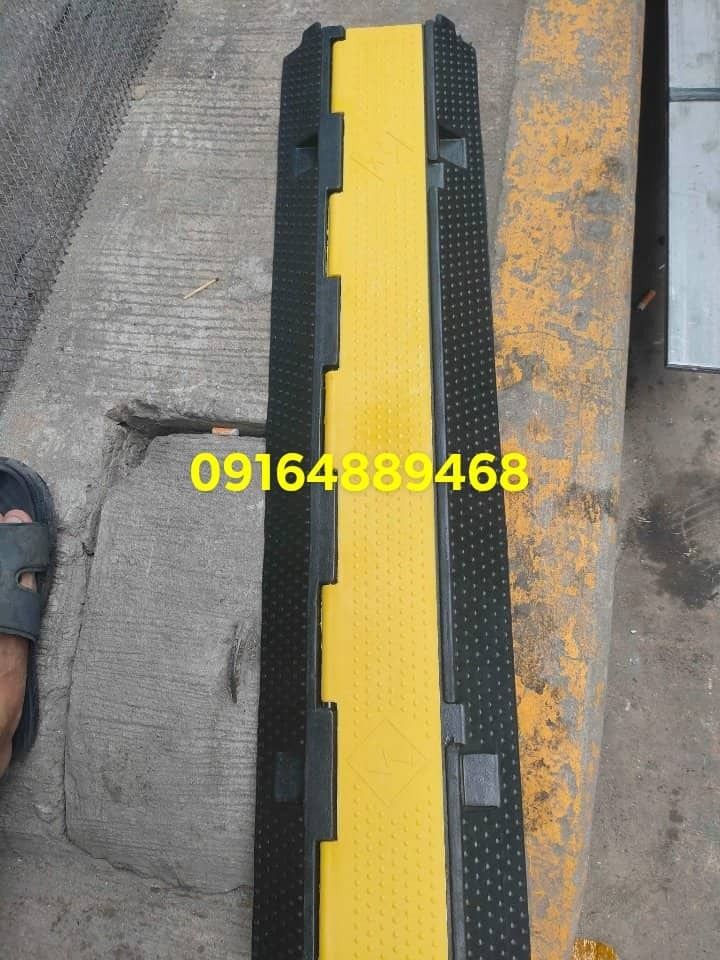 Rubberized cable ramp, Commercial & Industrial, Construction Tools ...