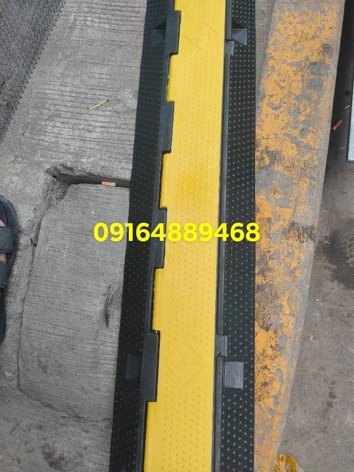 Rubberized cable ramp, Commercial & Industrial, Construction Tools ...
