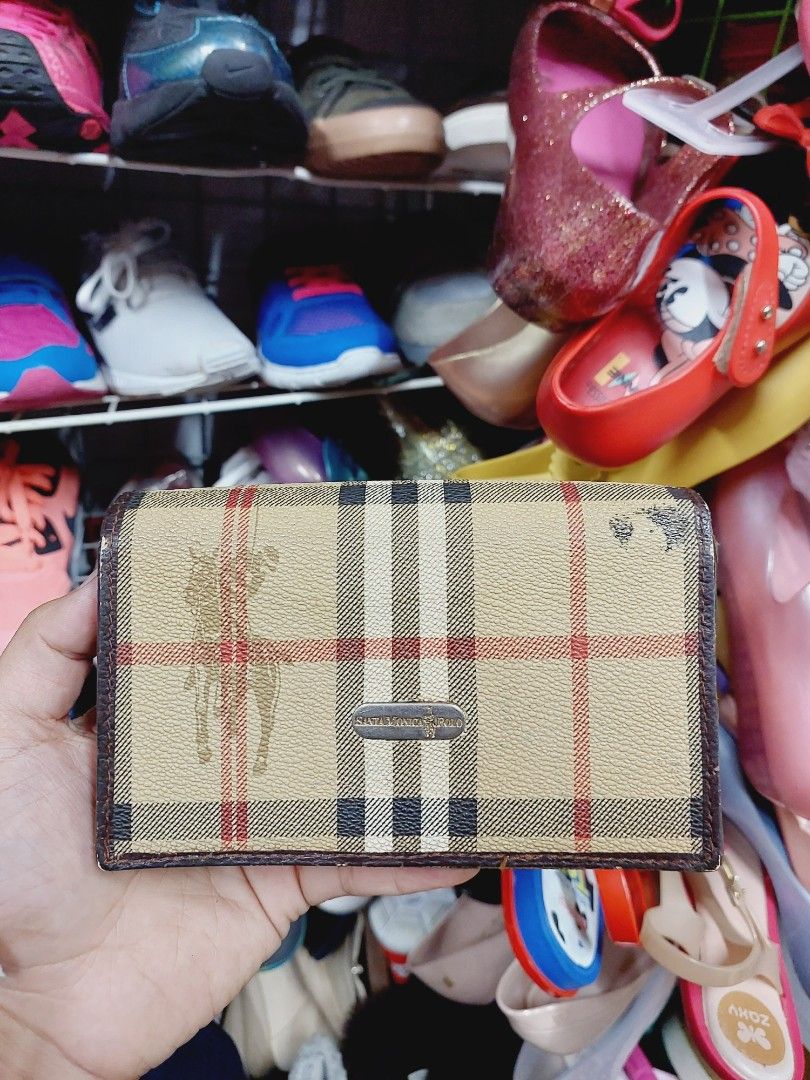 Santa Barbara wallet (Category: Luxury Bags & Wallets) located in Baguio. Submitted by rhaizen_ukay (Listing ID 1203705273, Image 1). Description: In very good.condition very nice in actual PVC leather needs cleaning only normal signs of usage ukay source.