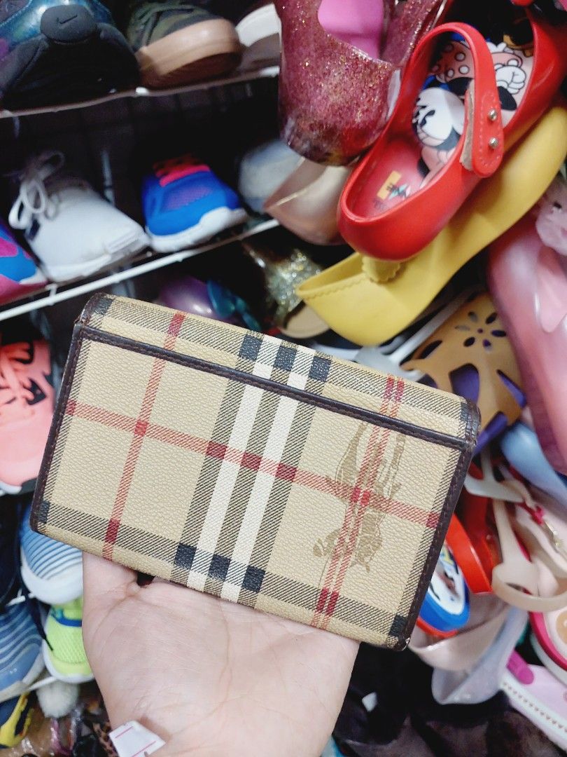 Santa Barbara wallet (Category: Luxury Bags & Wallets) located in Baguio. Submitted by rhaizen_ukay (Listing ID 1203705273, Image 2). Description: In very good.condition very nice in actual PVC leather needs cleaning only normal signs of usage ukay source.
