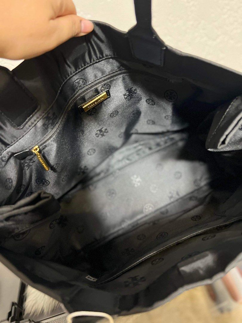 Shoulder bag, Women's Fashion, Bags & Wallets, Shoulder Bags on Carousell