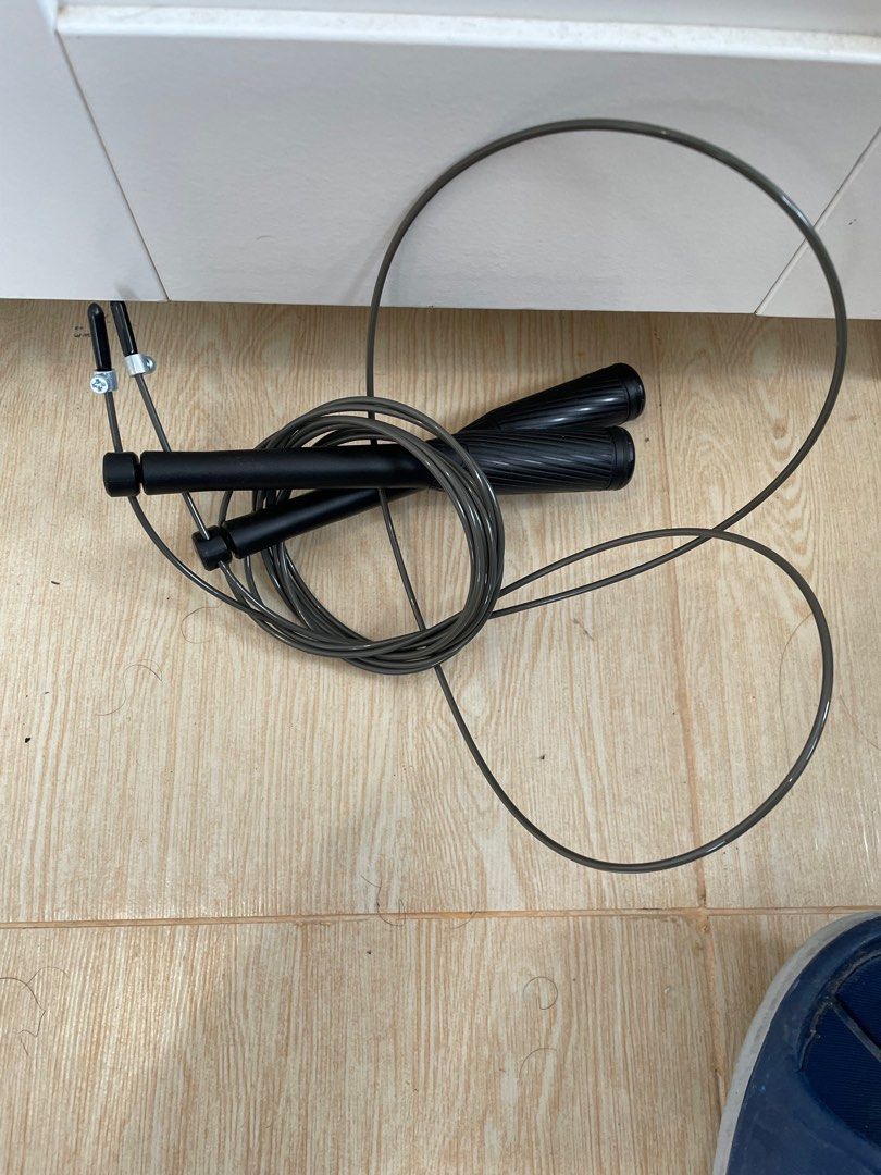 Decathlon Speed skip jumping rope, 運動產品, 運動與健身, 運動與健身 有氧健身器材