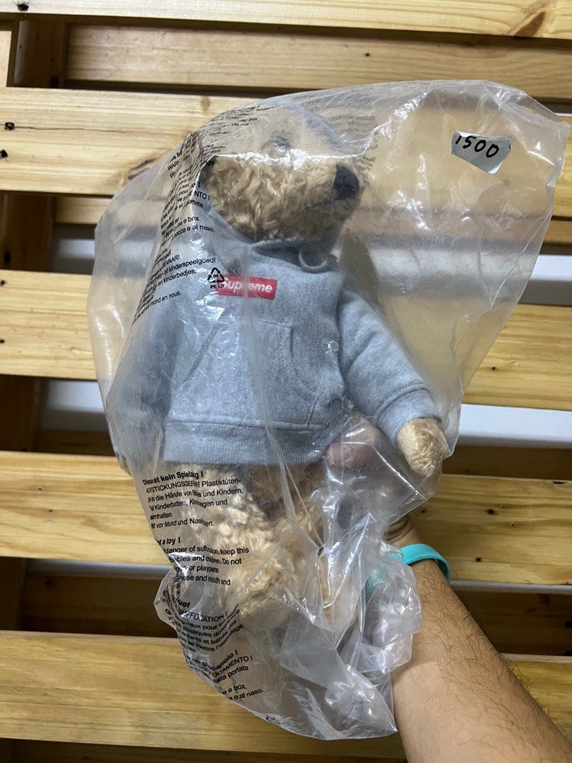 Supreme x steiff bear sale