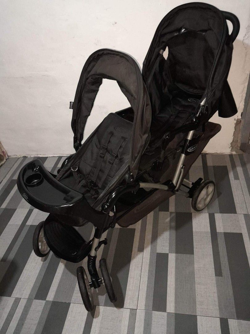 Tandem stroller (Category: Strollers) located in Caloocan City. Submitted by Unicoijo02 (Listing ID 1203746892, Image 2). Description: tandem stroller issue Bali po yung Isang side na umbrella sa front pero nagawab napo ng paraan kaya 6500 nalang po Graco po yan.