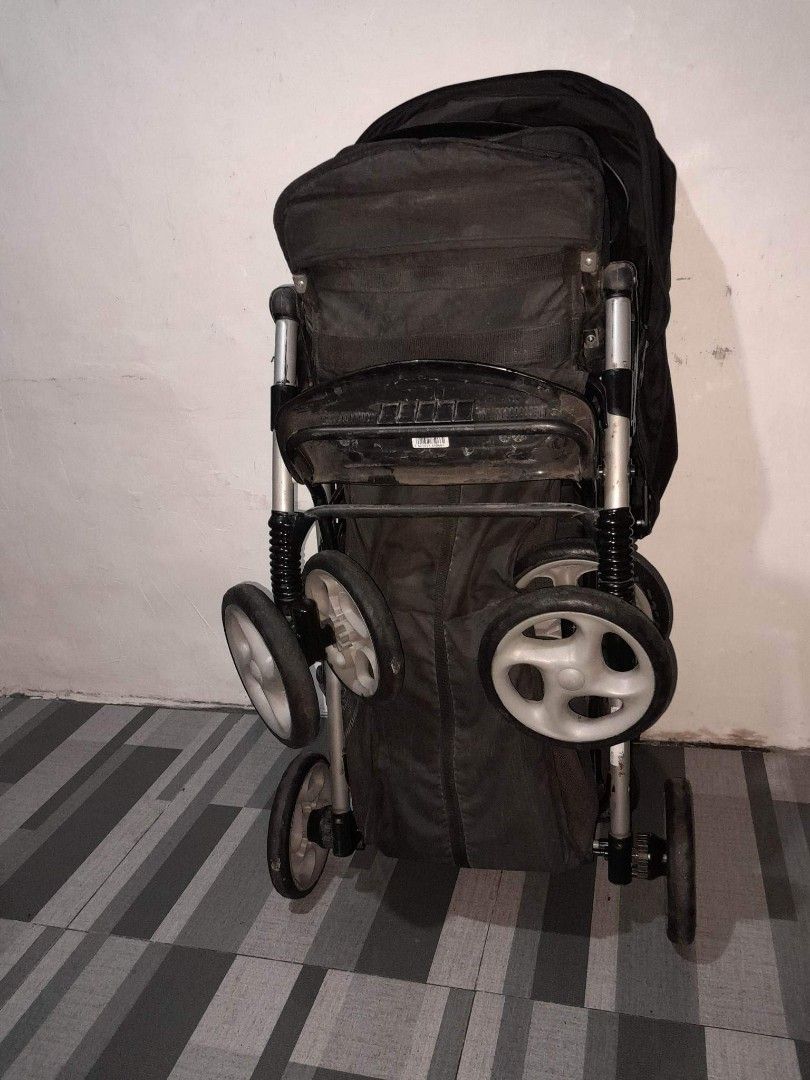 Tandem stroller (Category: Strollers) located in Caloocan City. Submitted by Unicoijo02 (Listing ID 1203746892, Image 3). Description: tandem stroller issue Bali po yung Isang side na umbrella sa front pero nagawab napo ng paraan kaya 6500 nalang po Graco po yan.