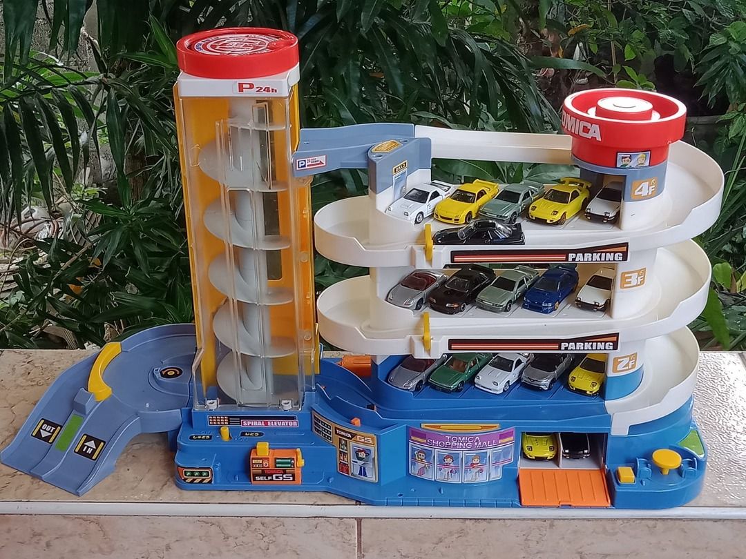 TOMICA PARKING BUILDING, Hobbies & Toys, Toys & Games on Carousell