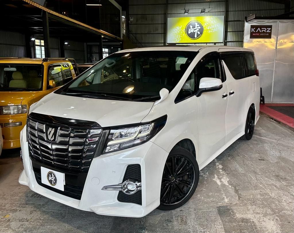 Toyota Alphard 350: Kemewahan dan Kenyamanan di Atas Jalan Raya