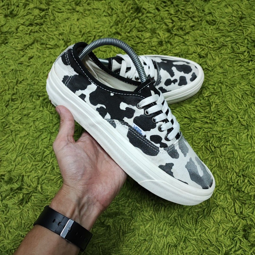 Vans cow print authentic deals