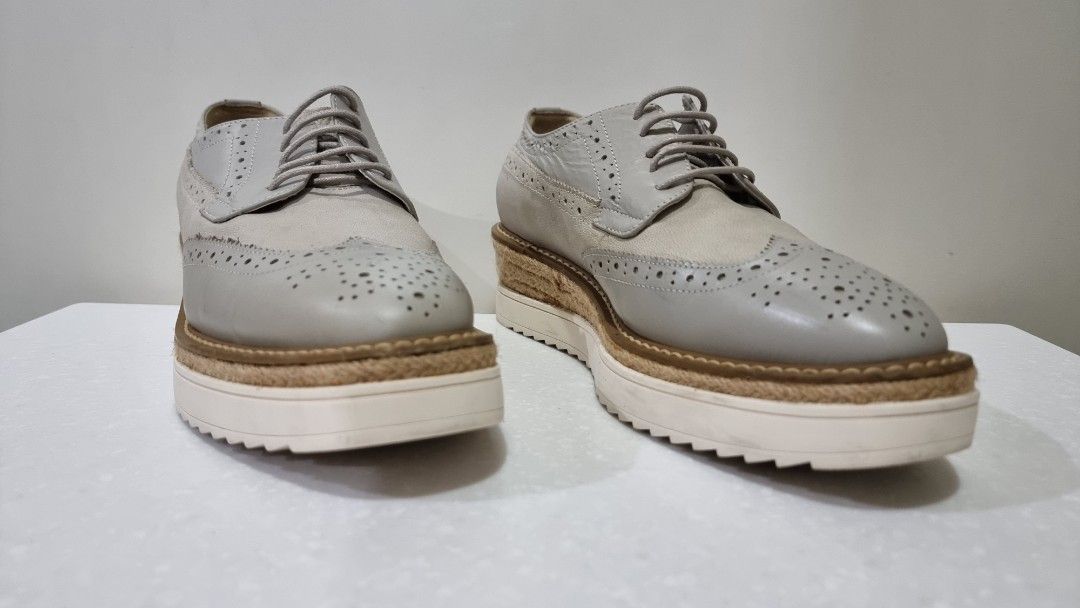 Vera wang wedge sneakers clearance