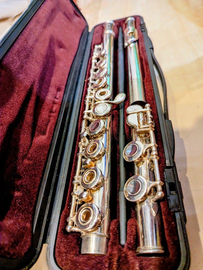 Yamaha 261 flute, Hobbies & Toys, Music & Media, Musical Instruments on