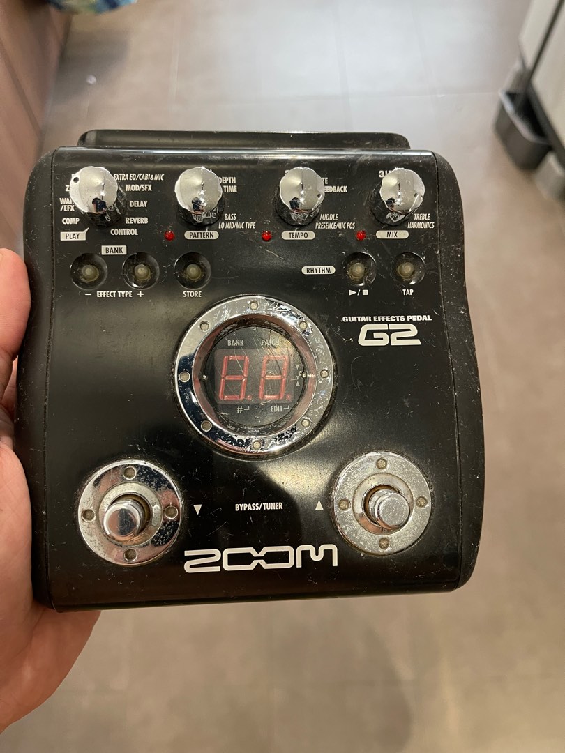 Zoom G2 Guitar Effects Pedal, Hobbies & Toys, Music & Media, Musical
