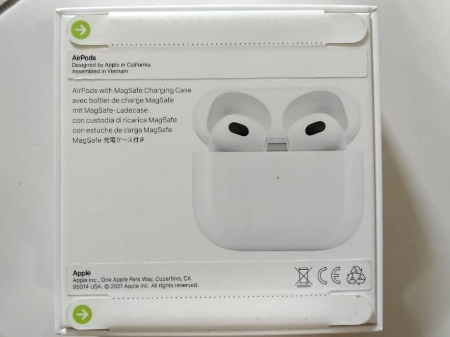 AirPods (3rd generation) with MagSafe Charging Case