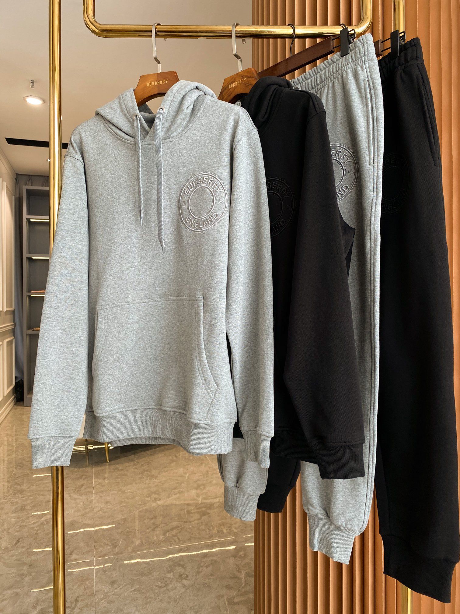 Burberry jogging suit mens store