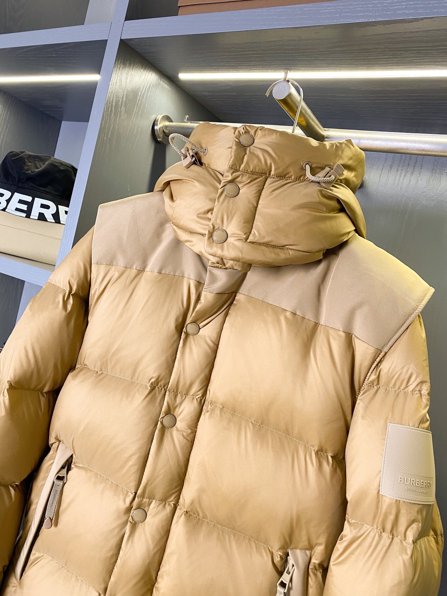 Authentic Burberry White goose down jacket with detachable sleeves and hood with new logo Women s Fashion Coats Jackets and Outerwear on Carousell