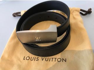 Louis Vuitton M0027T Taiga Initiales LV tilt 40mm Reversible Belt Size  95/38 (JJ0213)