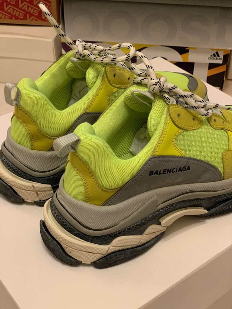 Balenciaga triple S size 41, 名牌, 鞋及波鞋- Carousell