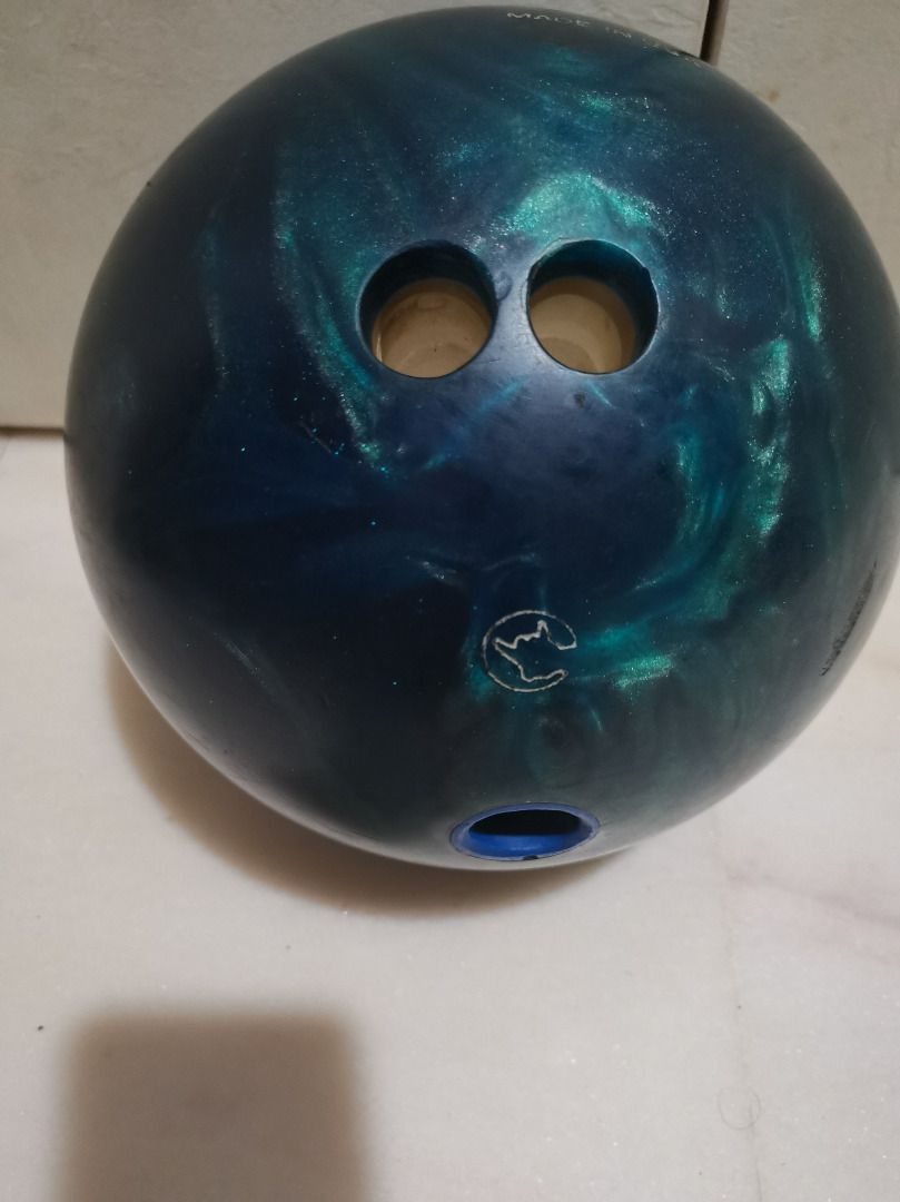 Bowling Ball, Sports Equipment, Sports & Games, Billiards & Bowling on