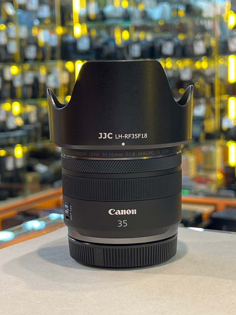 Canon RF 35mm F1.8 Macro IS ...