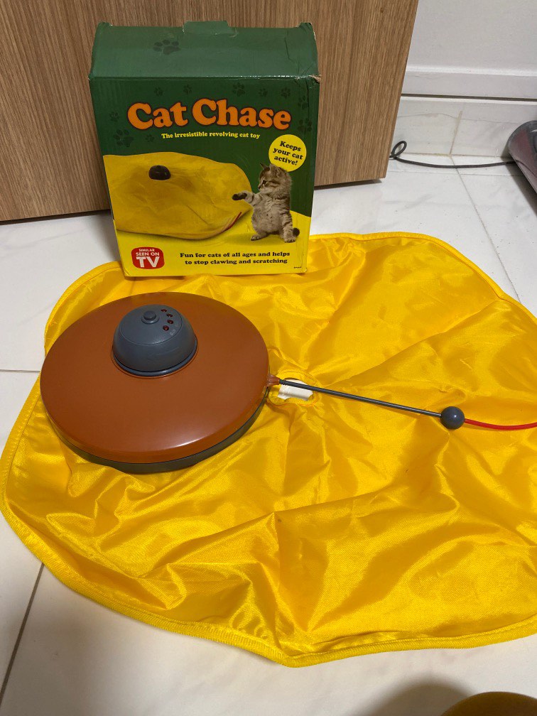 revolving cat toy