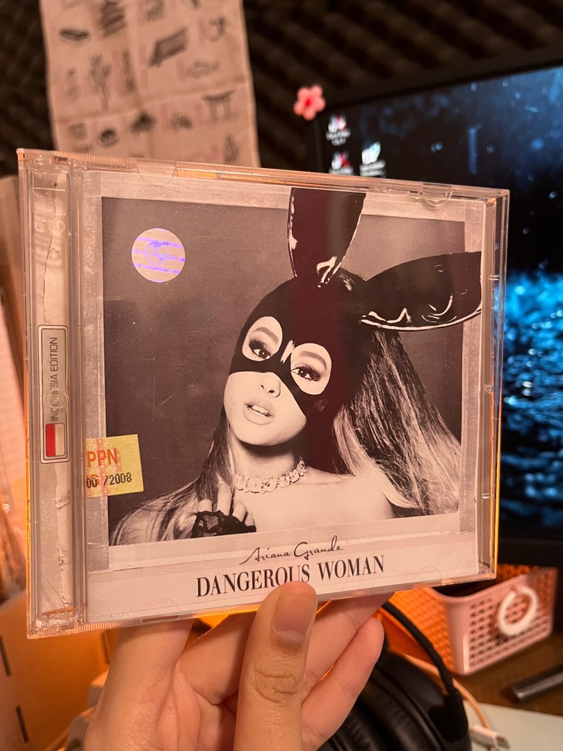 CD Ariana Grande Dangerous Woman, Musik & Media, CD, DVD ...