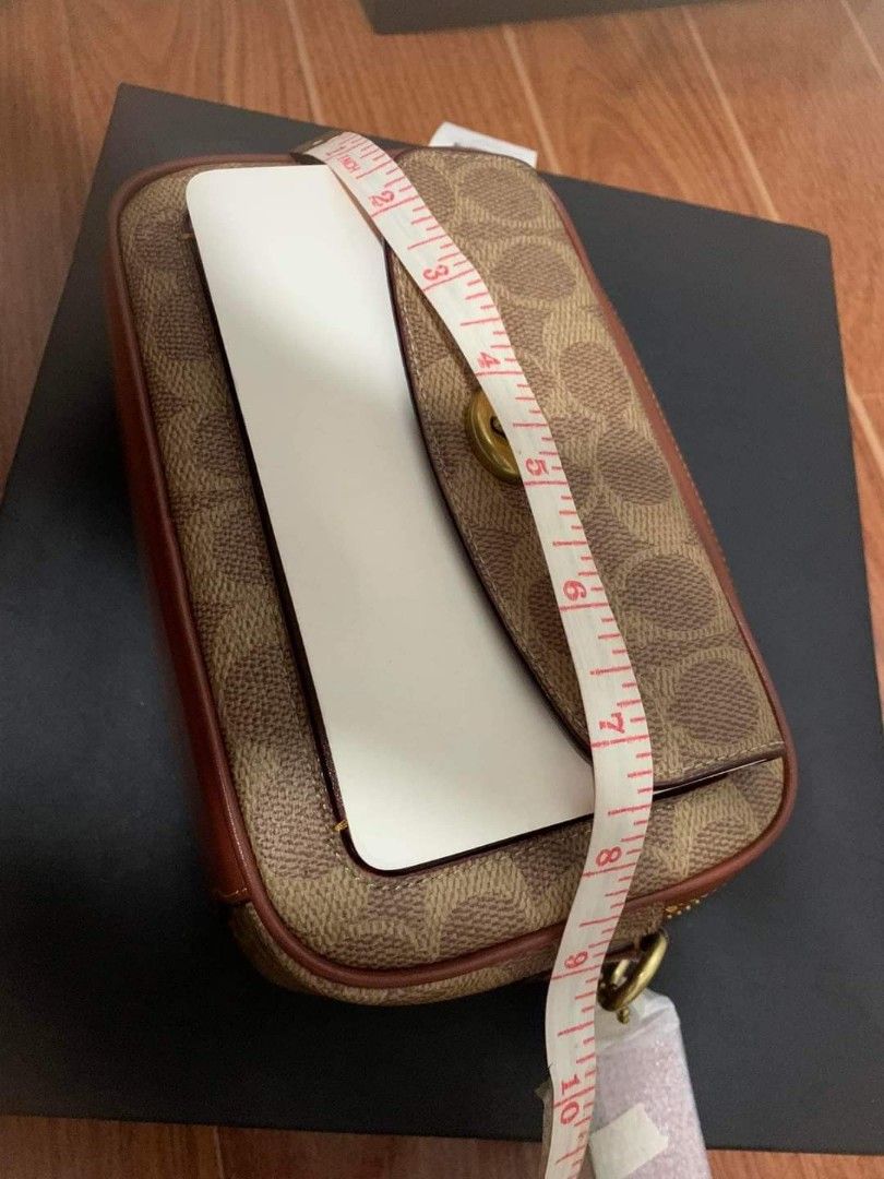 Coach Willow Camera Bag, Luxury, Bags & Wallets on Carousell
