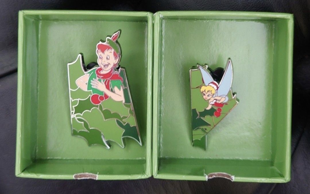 Disney advent calendar pin Christmas wreath Mickey Minnie Peterpan