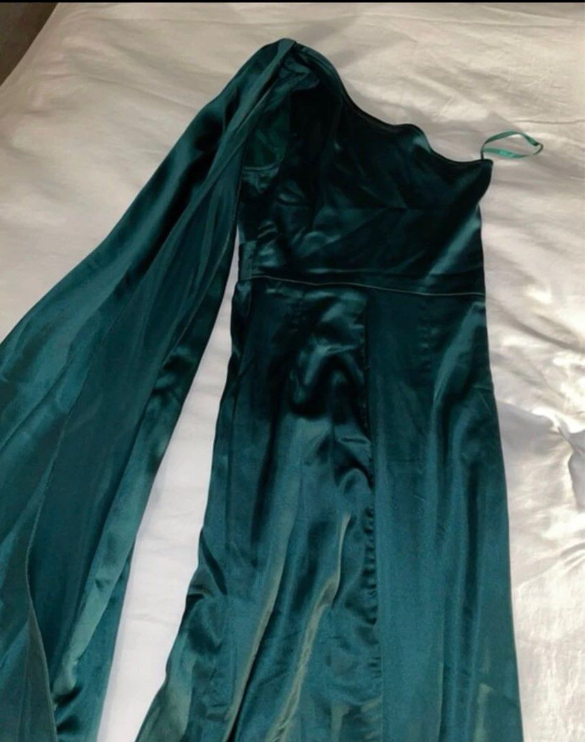 Emerald green dress, Women's Fashion, Dresses & Sets, Evening Dresses &  Gowns on Carousell