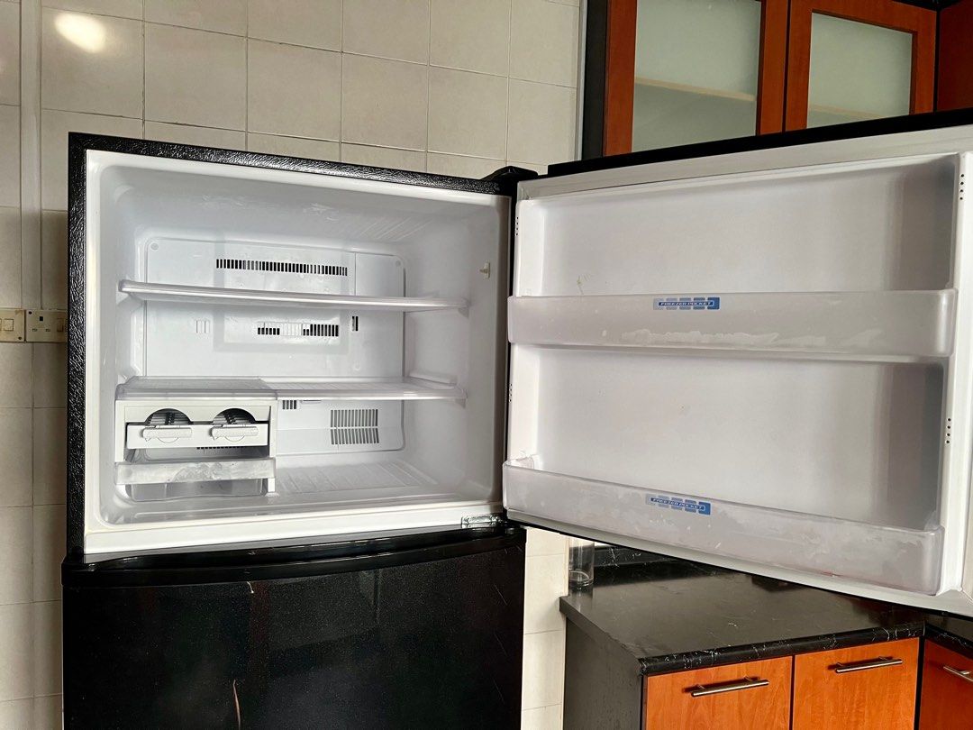 80 DISCOUNT SALE 343l Mitsubishi MR V45EG Metallic Black refrigerator 3.5years old only