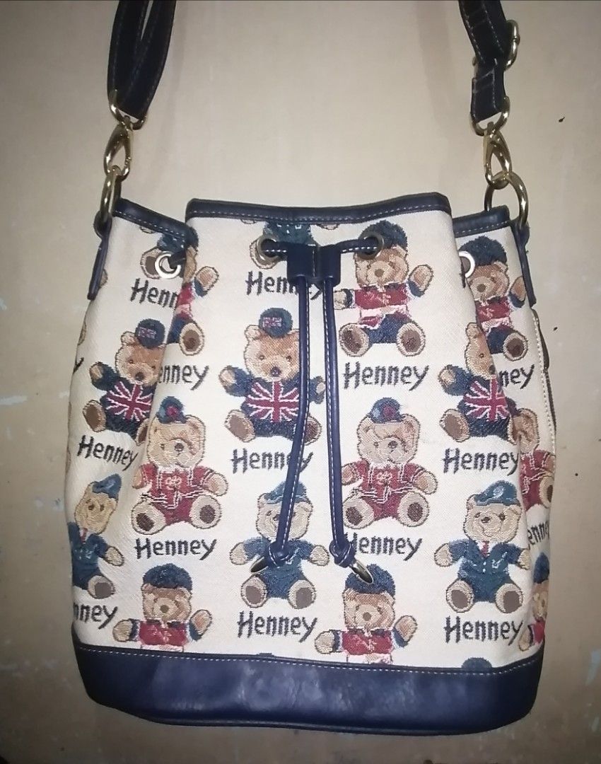Henney bear 2 way bag, Women's Fashion, Bags & Wallets, Cross-body Bags ...