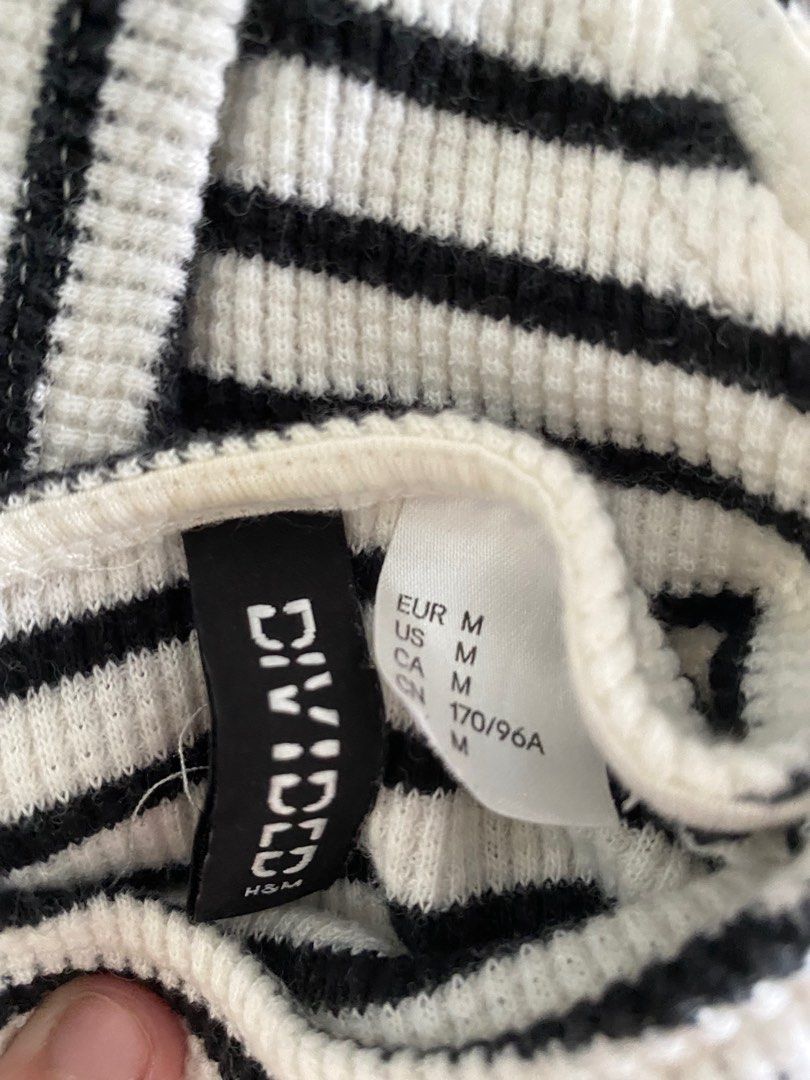 H&M Black and White Striped Crop Top (Category: Shirts) located in Cebu City. Submitted by ellacece (Listing ID 1203816865, Image 3). Description: H&M black and white striped crop top :-) this is well-used but still in great condition 😁 no issues other than a bit of stretching of the fabric (natural wear and tear). Really cute, just too big for me hehe RFS: doesn't fit anymore.